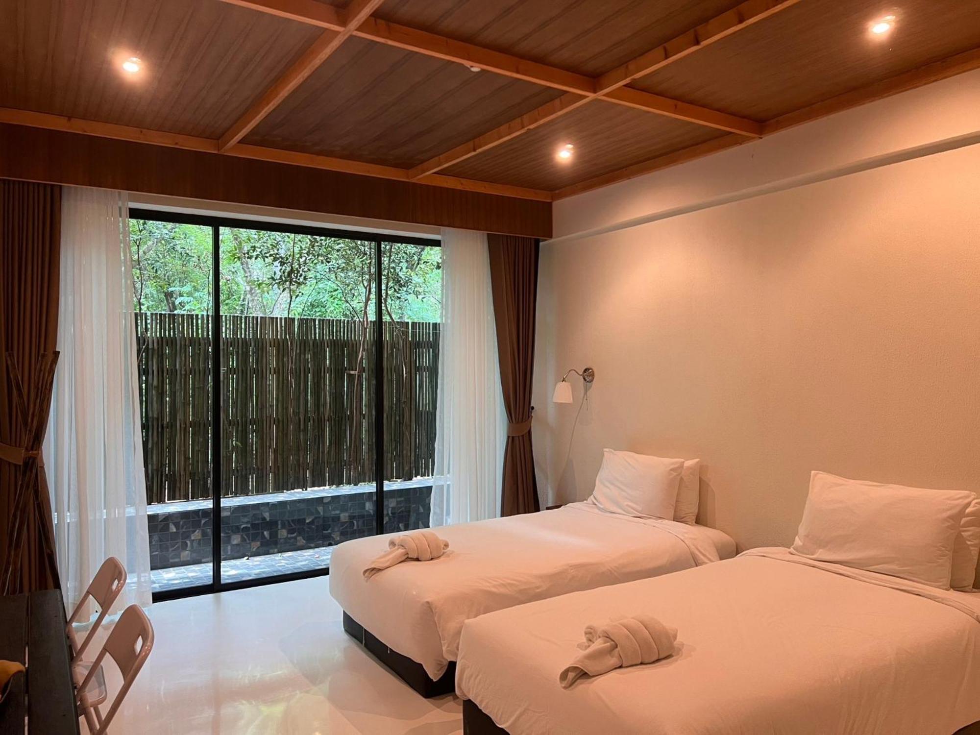 Отель Inlaya Ratchaburi Экстерьер фото