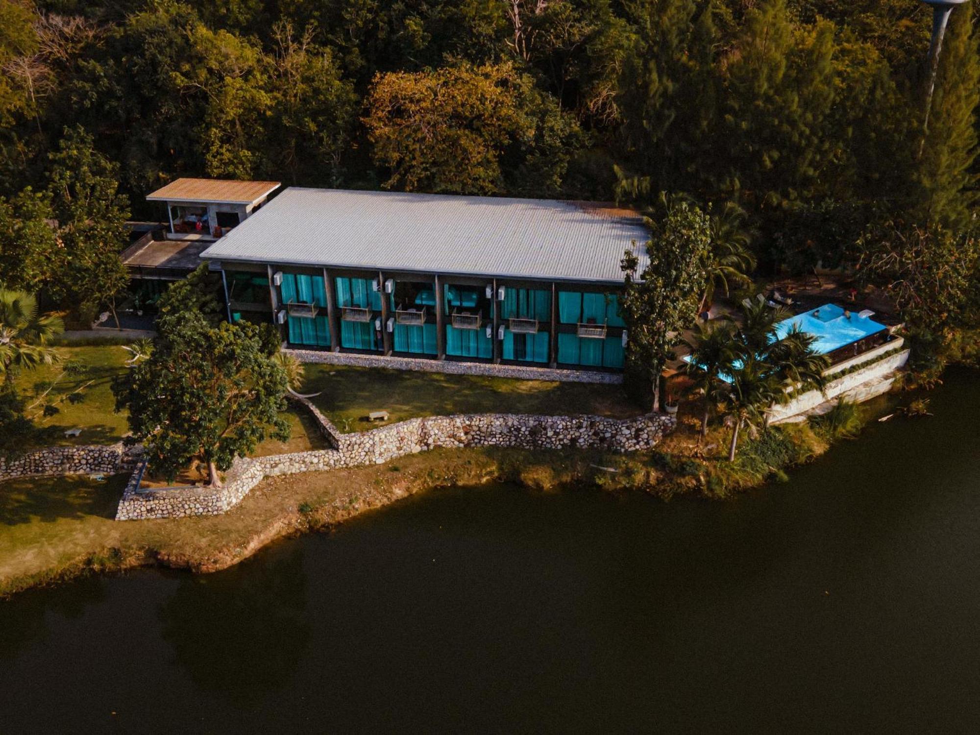 Отель Inlaya Ratchaburi Экстерьер фото